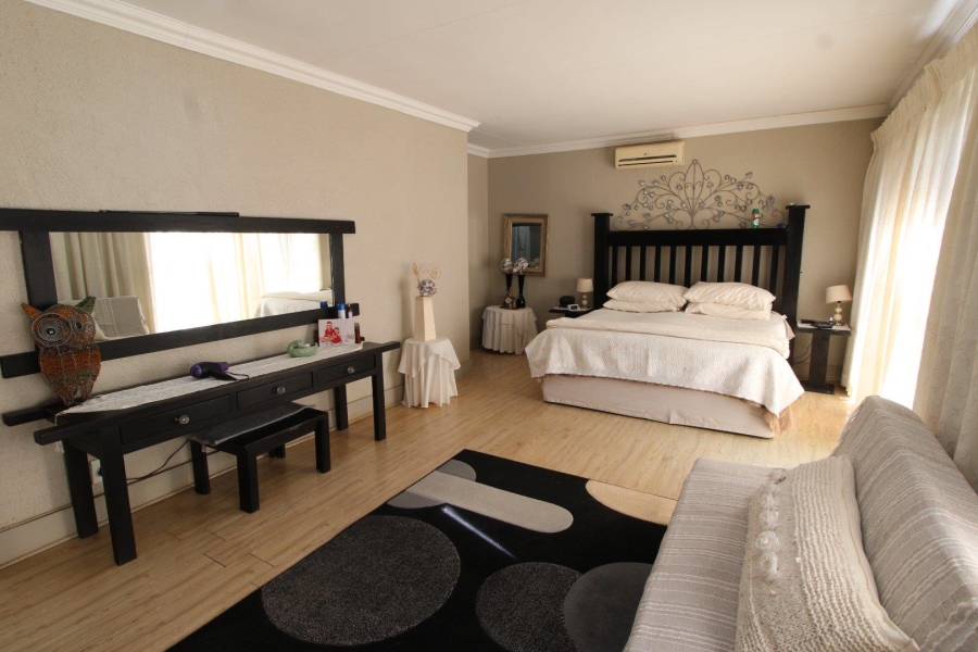 6 Bedroom Property for Sale in Doringkruin North West